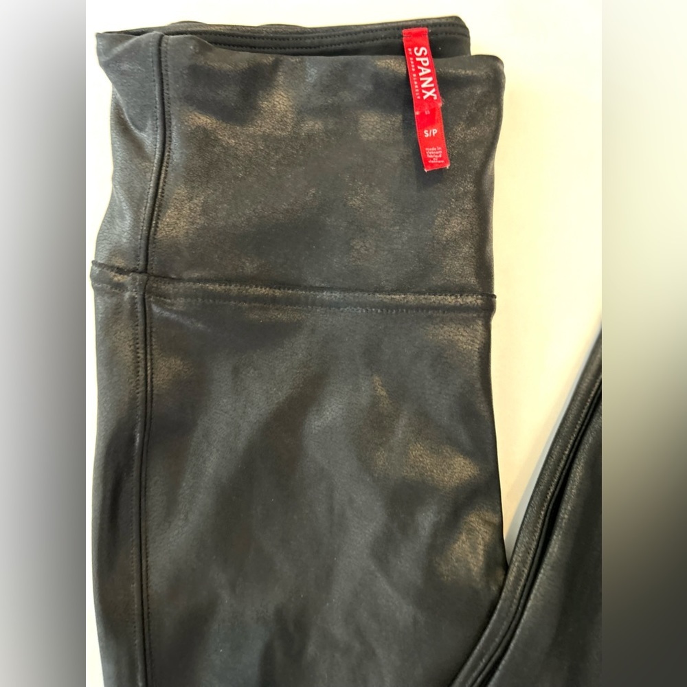 Spanx Faux Leather Leggings Sz S & M - Picture 4 of 8